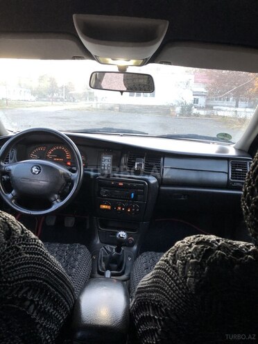 Opel Vectra 1999, 501,000 km - 1.6 l - Qazax