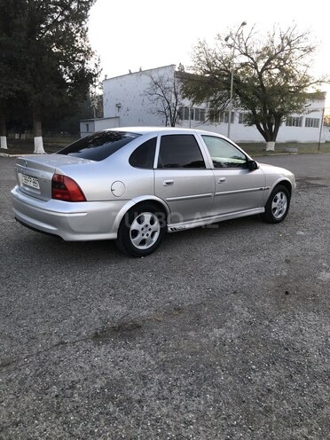 Opel Vectra 1999, 501,000 km - 1.6 l - Qazax