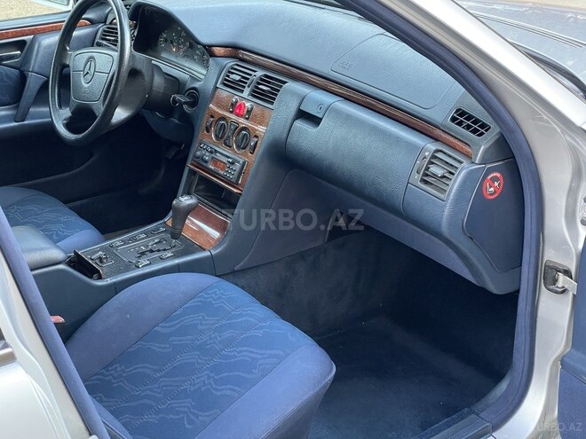 Mercedes E 220 1997, 357,000 km - 2.2 l - Bakı