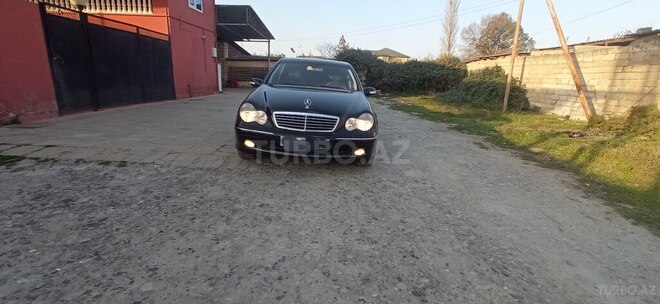 Mercedes C 200 2003, 333,199 km - 2.0 l - Salyan