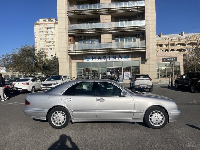 Mercedes E 240 2001, 216,500 km - 2.6 l - Bakı
