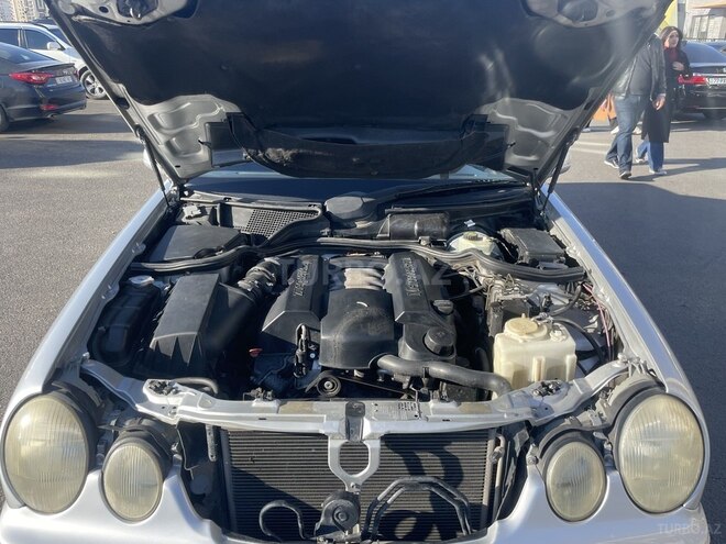 Mercedes E 240 2001, 216,500 km - 2.6 l - Bakı