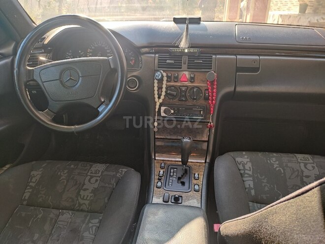 Mercedes E 240 1997, 399,055 km - 2.4 l - Kürdəmir