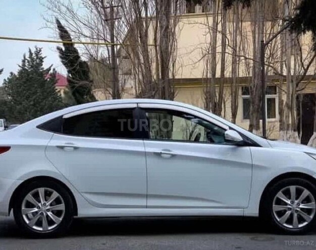 Hyundai Accent 2011, 124,000 km - 1.4 l - Naftalan