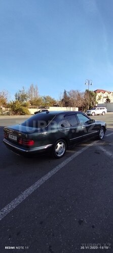 Mercedes E 220 2000, 450,000 km - 2.2 л - Bakı