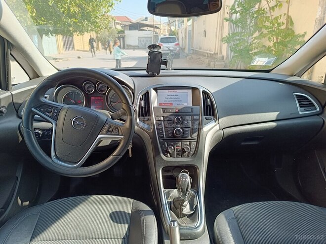Opel Astra 2013, 240,000 km - 1.3 l - Bakı