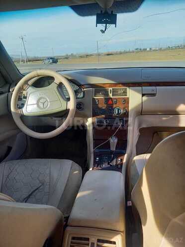 Mercedes E 230 1997, 420,000 km - 2.3 l - Qazax
