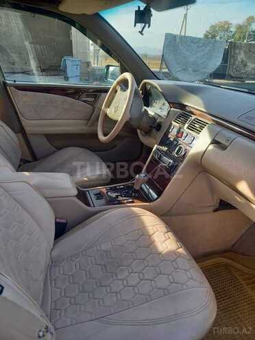 Mercedes E 230 1997, 420,000 km - 2.3 l - Qazax