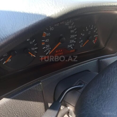 Mercedes E 240 1999, 358,963 km - 2.4 l - Qəbələ