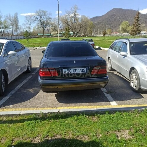 Mercedes E 240 1999, 358,963 km - 2.4 l - Qəbələ