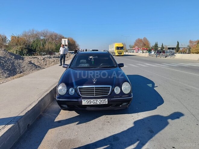 Mercedes E 220 2001, 330,212 km - 2.2 l - Bakı