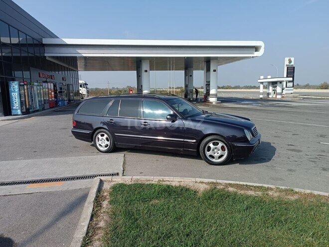 Mercedes E 220 2001, 330,212 km - 2.2 l - Bakı