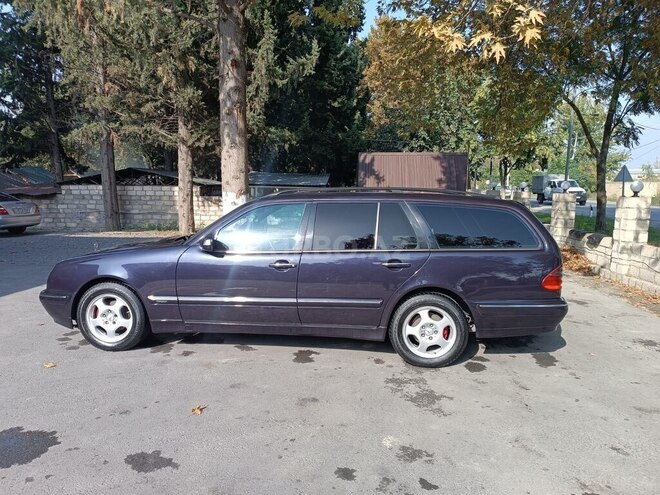 Mercedes E 220 2001, 330,212 km - 2.2 l - Bakı