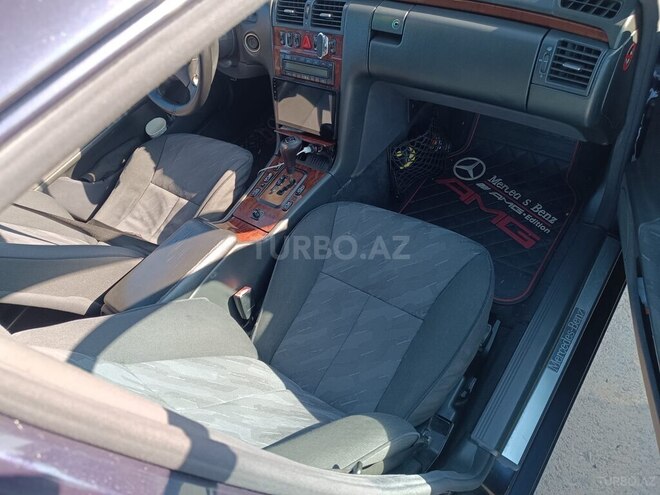 Mercedes E 220 2001, 330,212 km - 2.2 l - Bakı