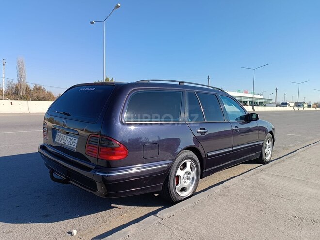 Mercedes E 220 2001, 330,212 km - 2.2 l - Bakı