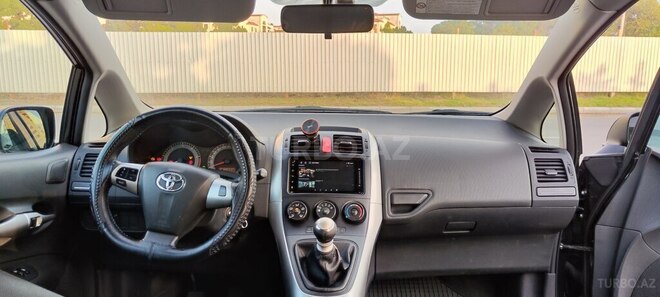 Toyota Auris 2011, 235,000 km - 1.4 л - Bakı