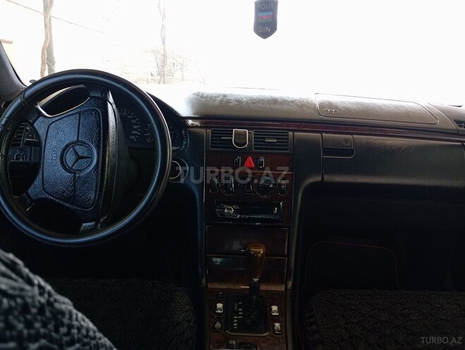 Mercedes E 220 1997, 530,000 km - 2.2 l - Sumqayıt