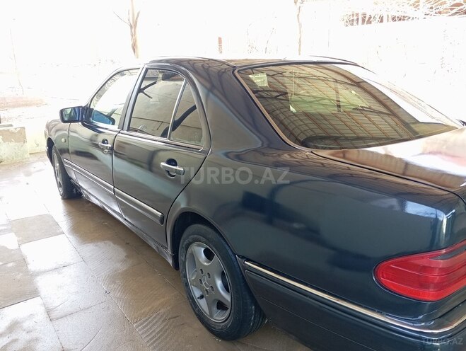 Mercedes E 220 1997, 530,000 km - 2.2 l - Sumqayıt