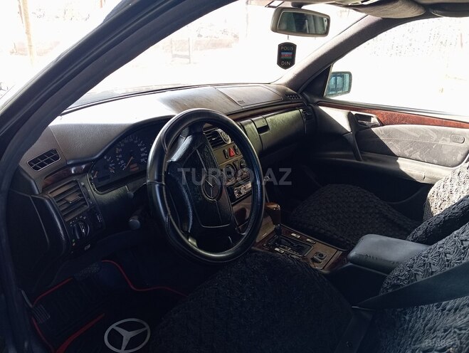 Mercedes E 220 1997, 530,000 km - 2.2 l - Sumqayıt