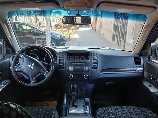 Mitsubishi Pajero 2010, 261,798 km - 3.5 л - Bakı