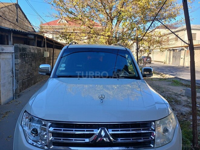 Mitsubishi Pajero 2010, 261,798 km - 3.5 л - Bakı