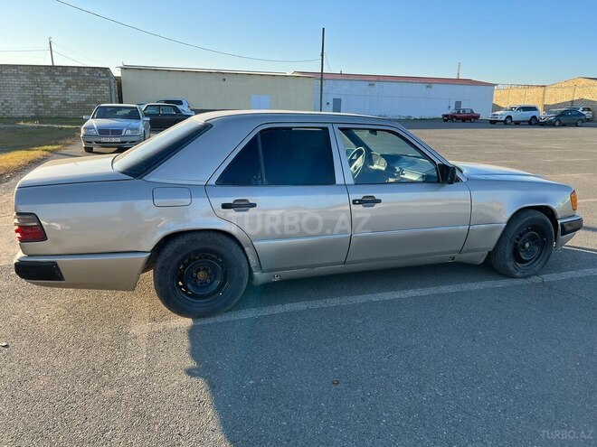 Mercedes E 200 1986, 255,555 km - 2.0 l - Cəlilabad