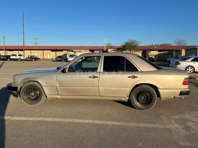 Mercedes E 200 1986, 255,555 km - 2.0 l - Cəlilabad