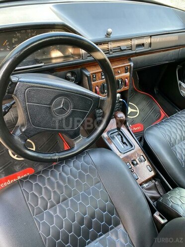 Mercedes E 250 1993, 234,000 km - 2.5 л - Sabirabad