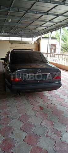 Mercedes E 250 1993, 234,000 km - 2.5 л - Sabirabad