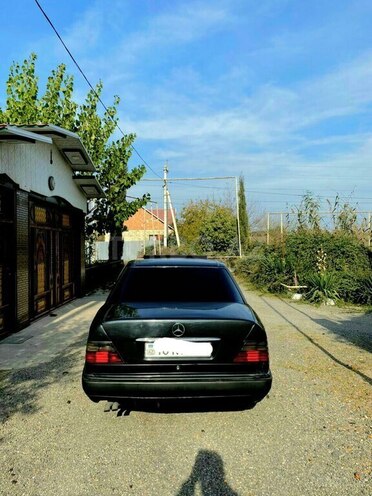 Mercedes E 250 1993, 234,000 km - 2.5 л - Sabirabad