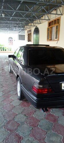Mercedes E 250 1993, 234,000 km - 2.5 л - Sabirabad