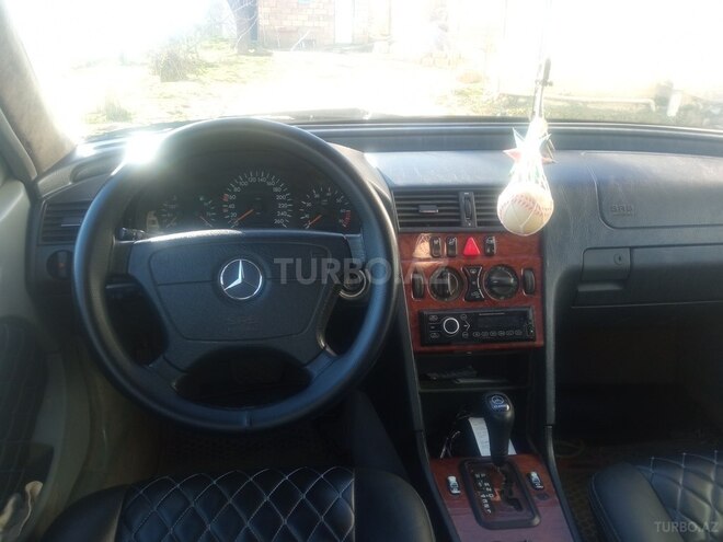 Mercedes C 240 1999, 369,945 km - 2.4 л - Yardımlı