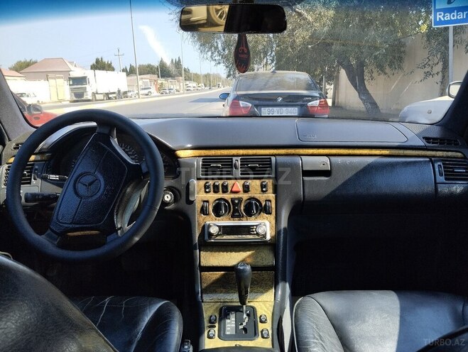 Mercedes E 320 1997, 200,100 km - 3.2 l - Sumqayıt