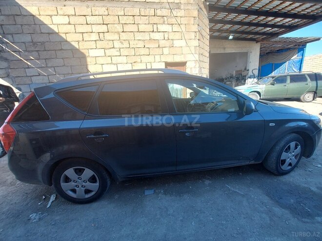 Kia Ceed 2010, 184,000 km - 1.4 l - Salyan