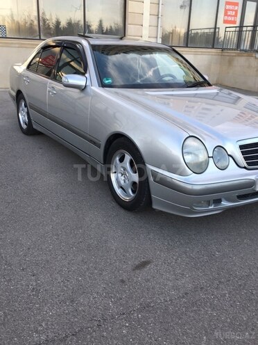 Mercedes E 220 2001, 282,452 km - 2.2 l - Bakı