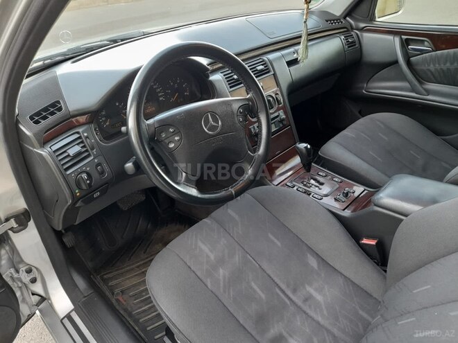 Mercedes E 220 2001, 282,452 km - 2.2 l - Bakı
