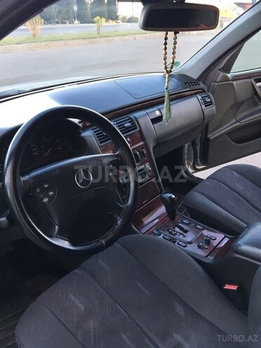 Mercedes E 220 2001, 282,452 km - 2.2 l - Bakı