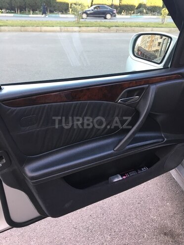 Mercedes E 220 2001, 282,452 km - 2.2 l - Bakı