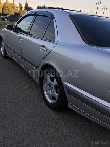 Mercedes E 220 2001, 282,452 km - 2.2 l - Bakı