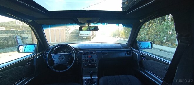 Mercedes E 240 1998, 390,000 km - 2.4 l - Tovuz