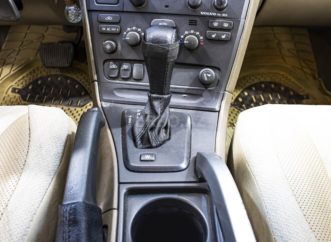 Volvo  2001, 373,000 km - 2.4 l - Bakı