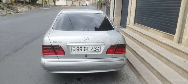 Mercedes E 240 2001, 292,000 km - 2.6 l - Şəki