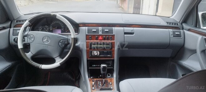 Mercedes E 240 2001, 292,000 km - 2.6 l - Şəki