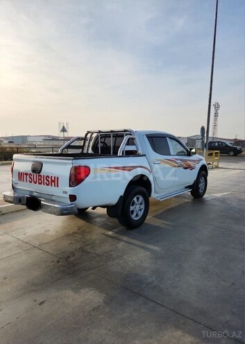 Mitsubishi L200 2013, 207,000 km - 2.5 l - Bakı