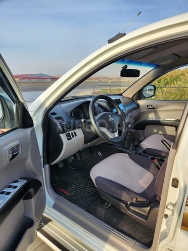 Mitsubishi L200 2013, 207,000 km - 2.5 l - Bakı