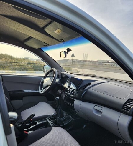 Mitsubishi L200 2013, 207,000 km - 2.5 l - Bakı