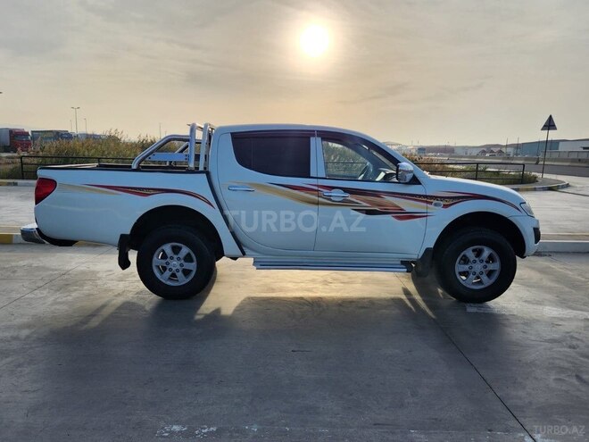Mitsubishi L200 2013, 207,000 km - 2.5 l - Bakı