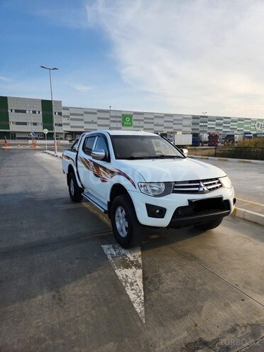 Mitsubishi L200 2013, 207,000 km - 2.5 l - Bakı