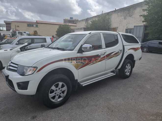 Mitsubishi L200 2013, 335,000 km - 2.5 л - Bakı