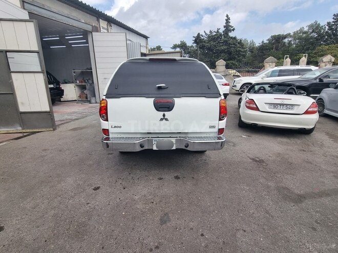 Mitsubishi L200 2013, 335,000 km - 2.5 л - Bakı